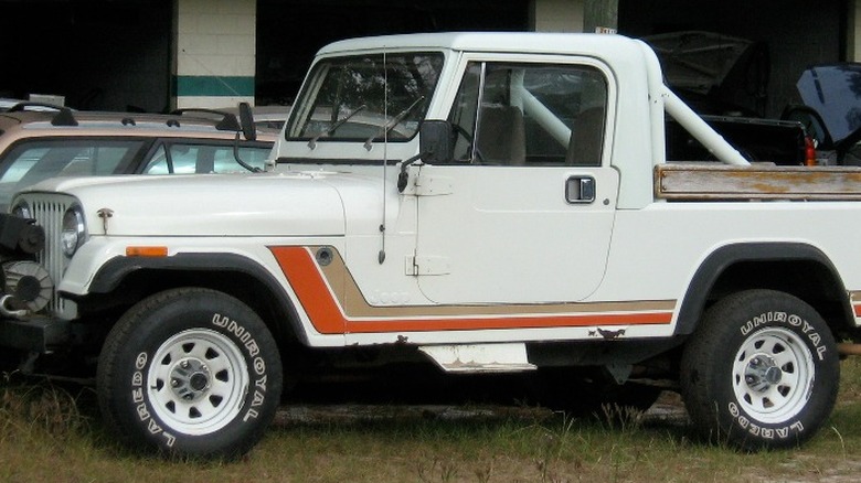 White 1981-85 CJ-8 Scrambler
