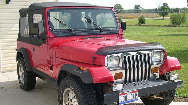 1987-95 Jeep Wrangler YJ rock climbing