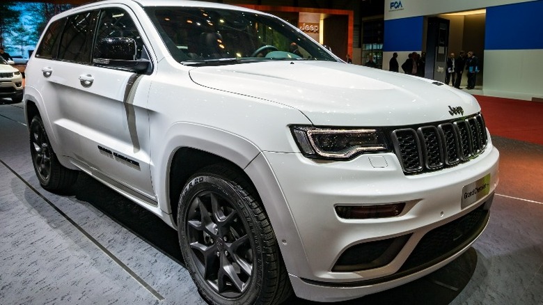 White 2011-20 Grand Cherokee