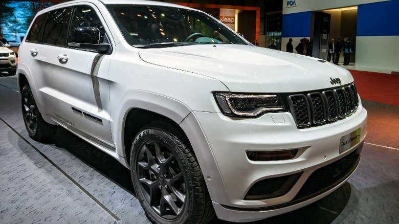 White 2011-20 Grand Cherokee