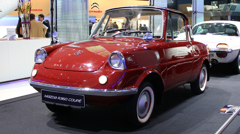 Mazda R360 at show