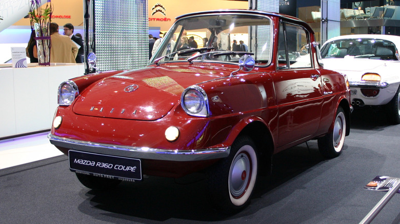 Mazda R360 at show