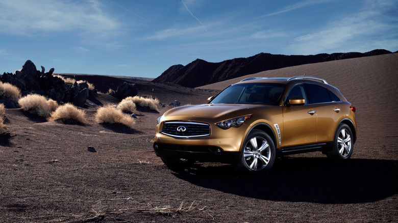 Infiniti FX50 crossover in the desert