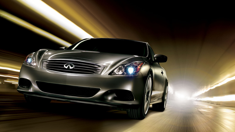 Infiniti G37 Coupe in a tunnel