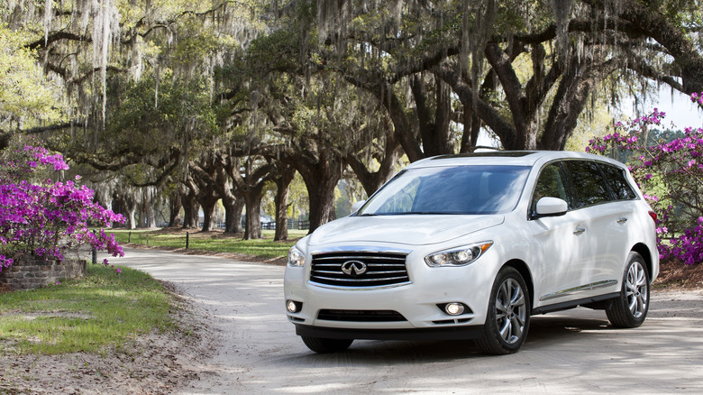 Infiniti JX35 family crossover SUV