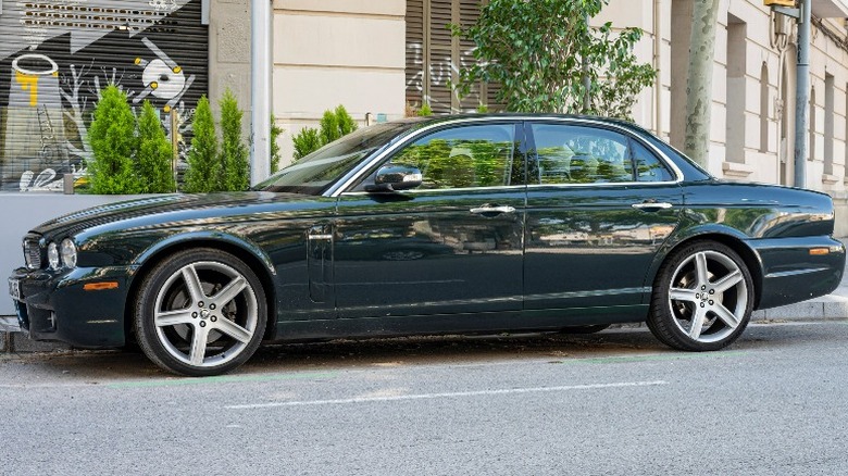 Dark green Jaguar XJ-S side view