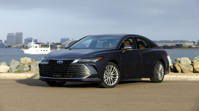Toyota Avalon Hybrid 2022