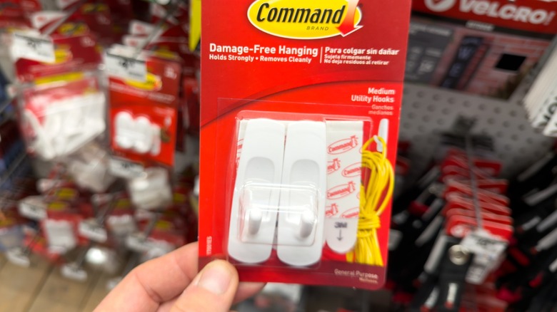 Command brand adhesive hooks
