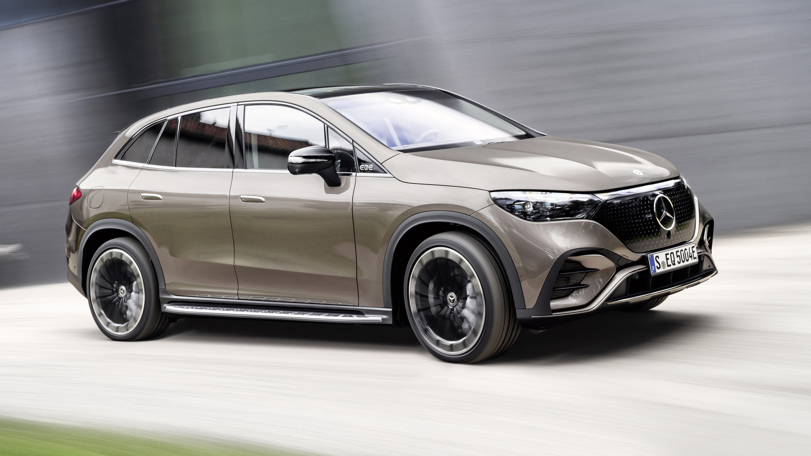 The 2023 Mercedes-Benz EQE SUV Gives EV Buyers A Tough Choice