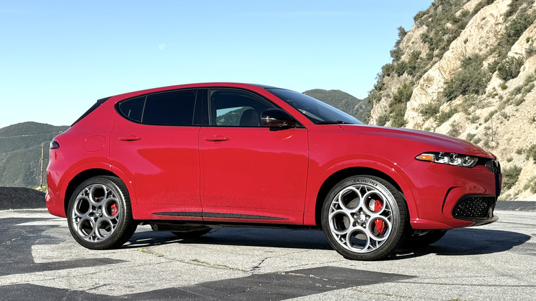 2025 Alfa Romeo Tonale Tributo Italiano eAWD Profile