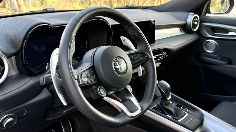 2025 Alfa Romeo Tonale Tributo Italiano eAWD Interior