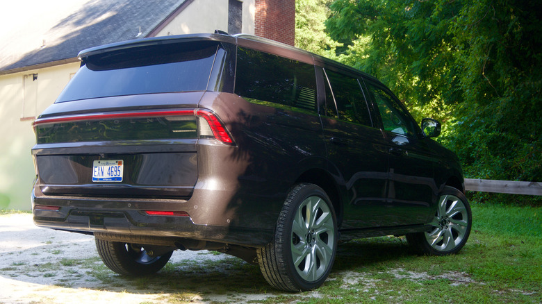 2025 Lincoln Navigator rear 3/4 view