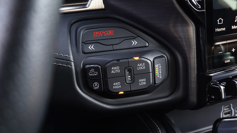 2025 Ram 1500 RHO  drive modes and 4WD switchgear