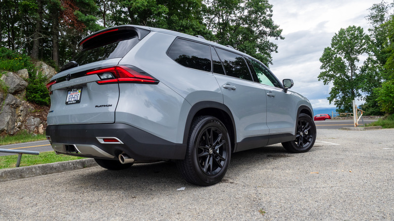 2025 Toyota Grand Highlander Hybrid parked near a mountain