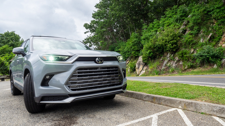 2025 Toyota Grand Highlander Hybrid parked near a mountain