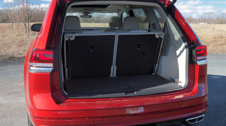 2025 VW Atlas trunk open