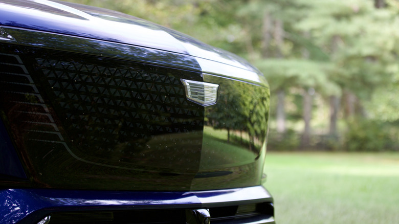 Cadillac Vistiq front badge