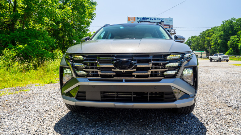 2026 Hyundai Tucson Hybrid front grille view
