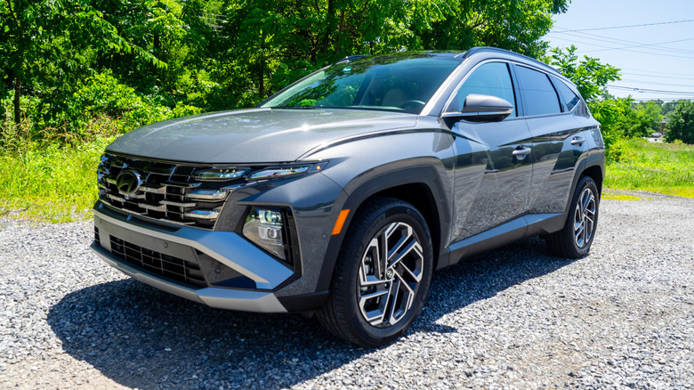 2026 Hyundai Tucson Hybrid left front three-quarter profile