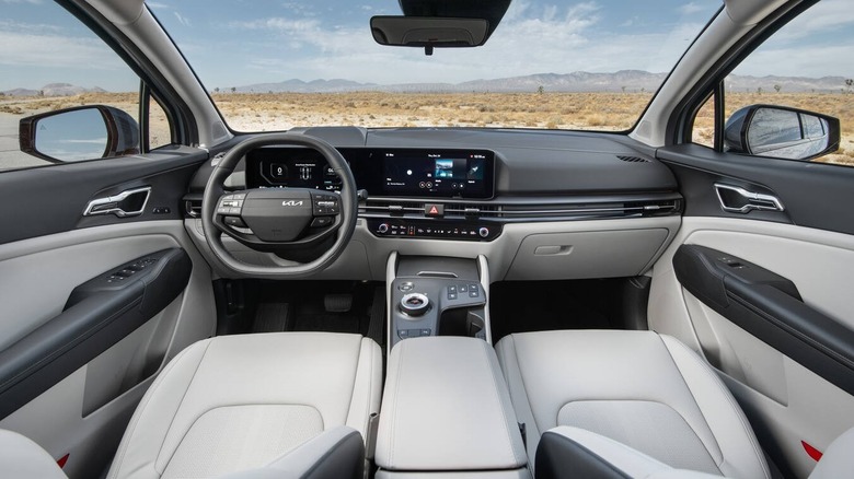 2026 Kia Sportage HEV dashboard and front seats