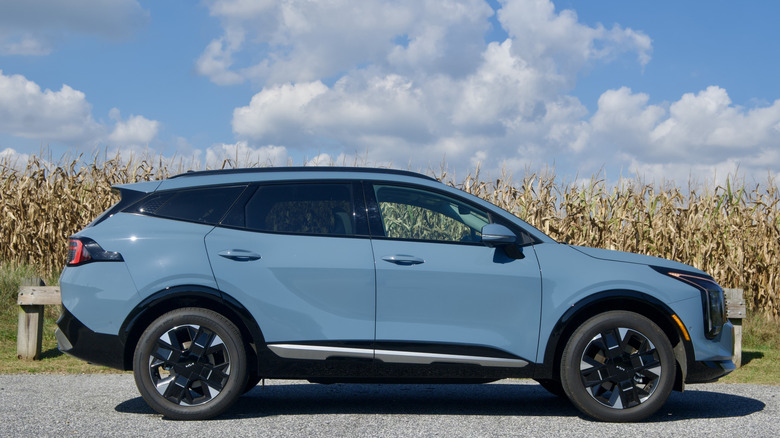 2026 Kia Sportage Hybrid profile view