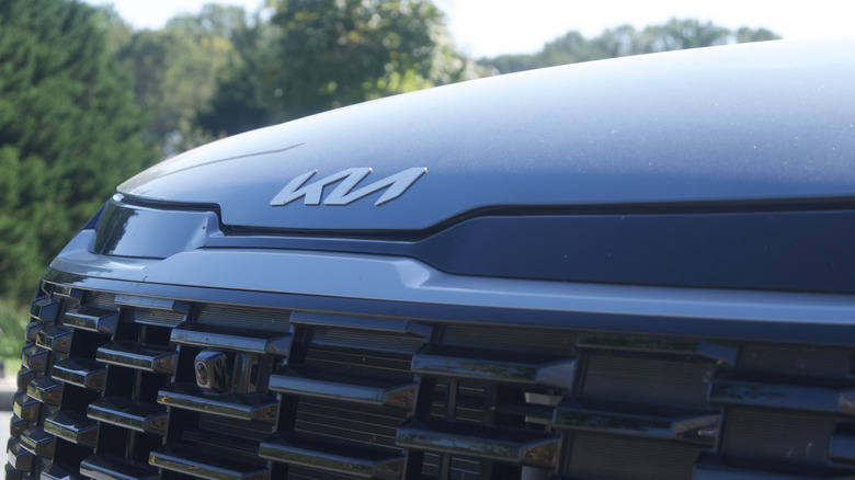 2026 Kia Sportage Hybrid front badge detail