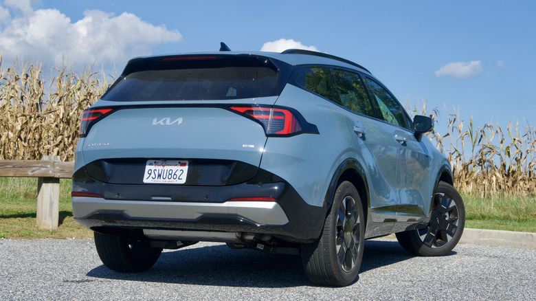 2026 Kia Sportage Hybrid rear 3/4 view