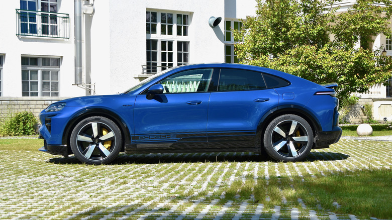 2026 Porsche Cayenne Coupe Electric profile view.