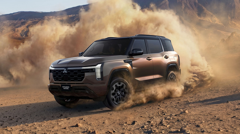 2027 Mitsubishi Pajero kicking up dirt in the desert