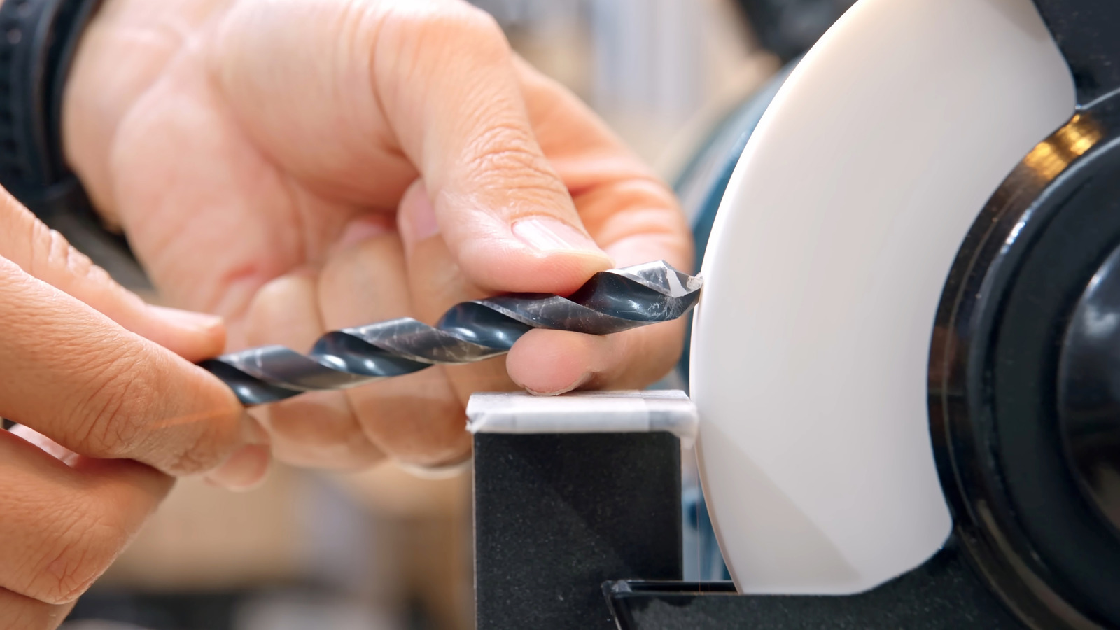 The 3 Easiest Ways To Sharpen Drill Bits Instead Of Throwing Them Away
