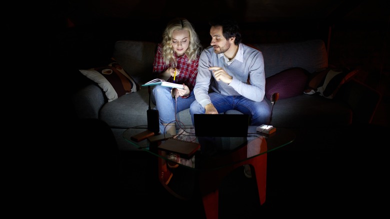 Couple power outage