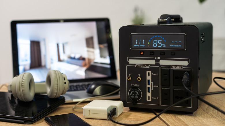 Portable power station