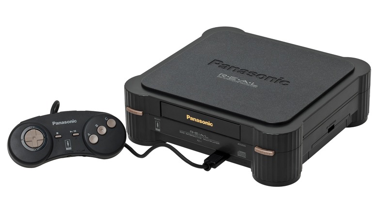 The Panasonic 3DO and its controller
