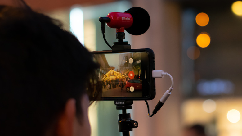 Recording video smartphone microphone