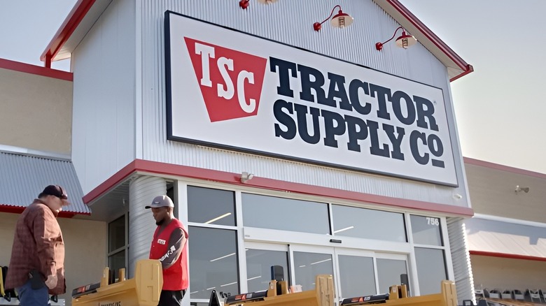 People talking outside Tractor Supply