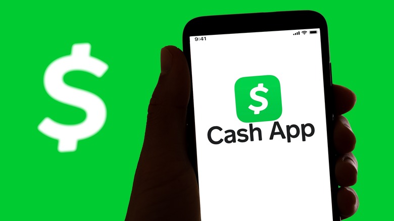 Logotipo do Cash App no ​​telefone e no fundo