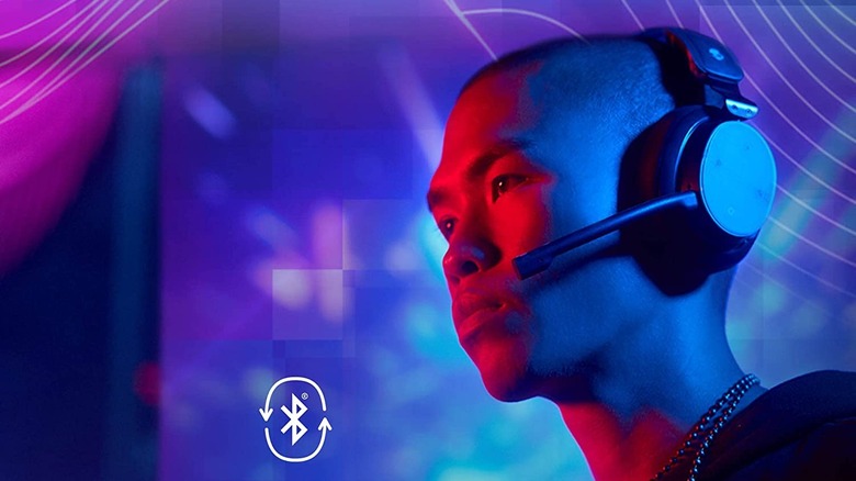 Man wears Skullcandy headphones