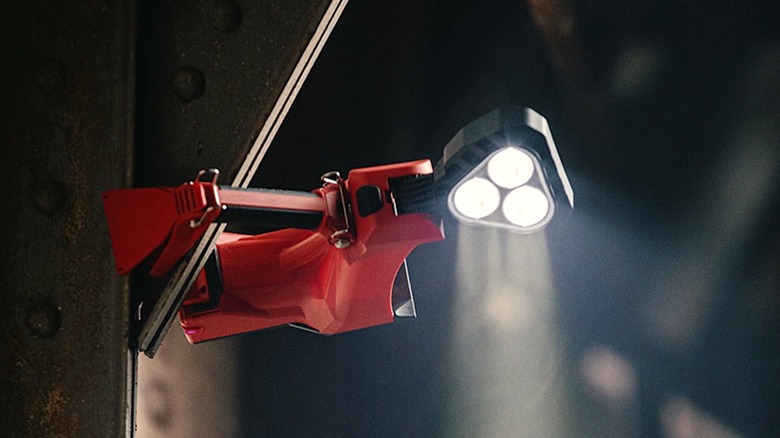 Person using Streamlight flashlight