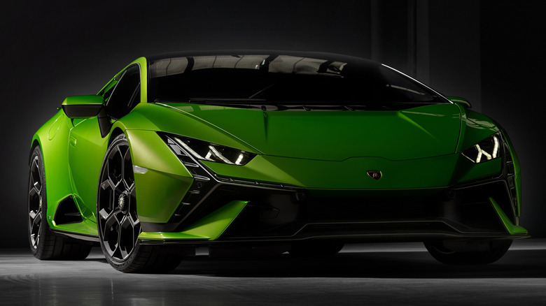 Green Lamborghini Huracan Tecnica 