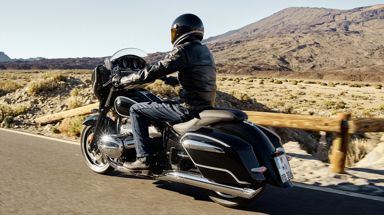 Side-rear view of the BMW R 18 Transcontinental cruising on desert roads