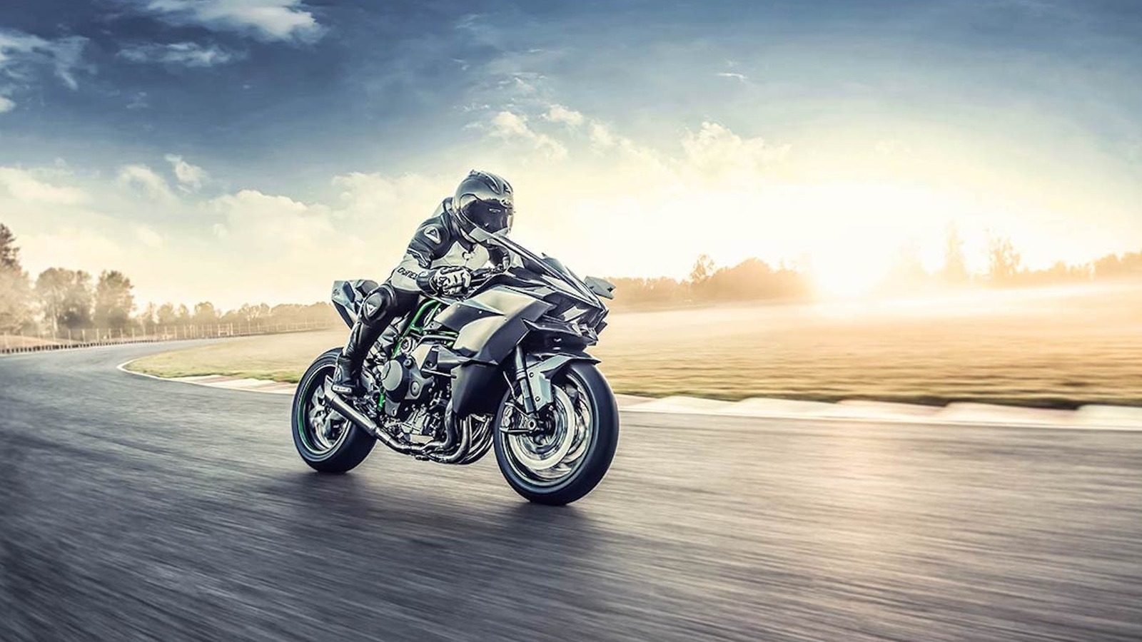 The 5 Fastest Kawasaki Motorcycles Only Experienced Riders Should Own