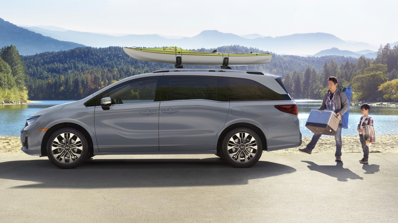 Honda Odyssey parked with a kayak on the roof