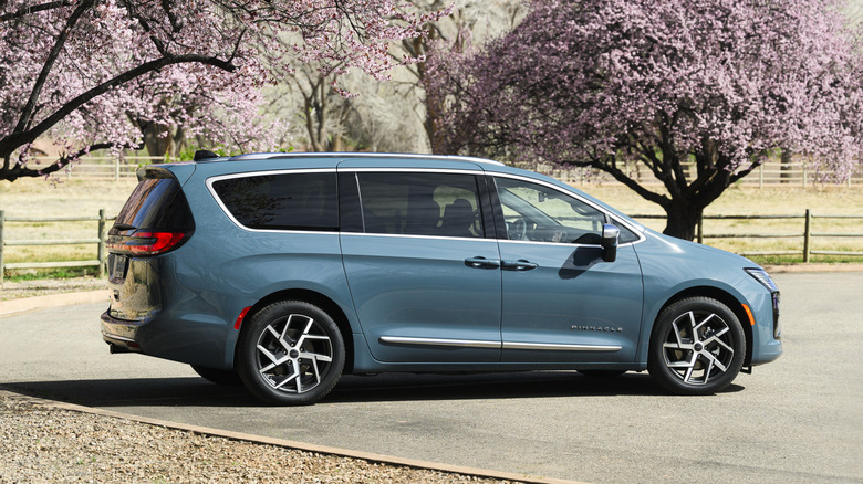 New Chrysler Pacifica minivan side profile