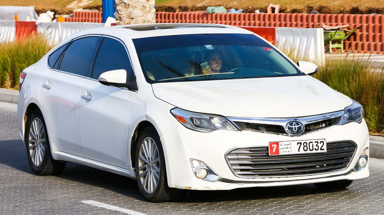 white toyota avalon