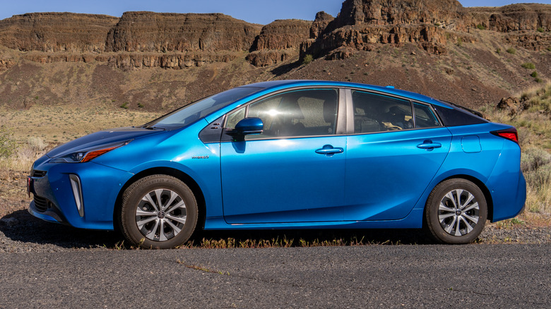 blue toyota prius