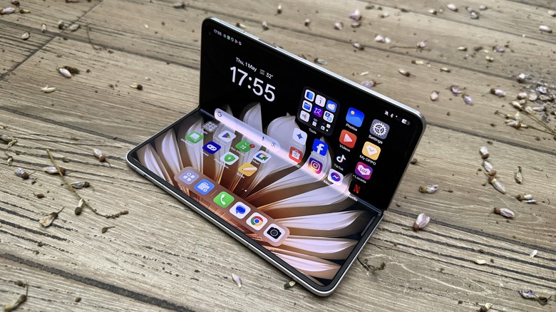 Oppo Find N5 foldable phone.