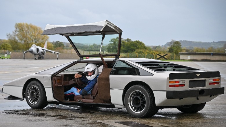 Bulldog concept car gullwing door