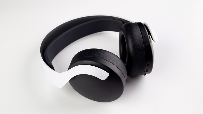 PULSE 3D headset on display