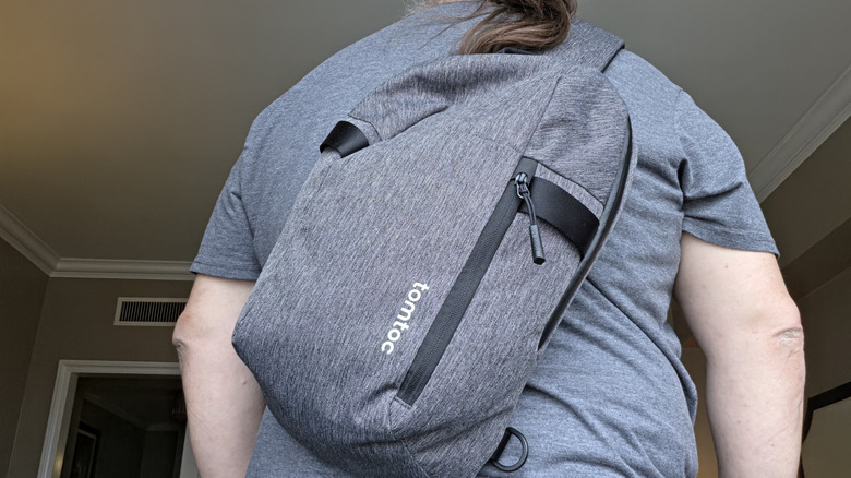Man wearing a tomtoc bag