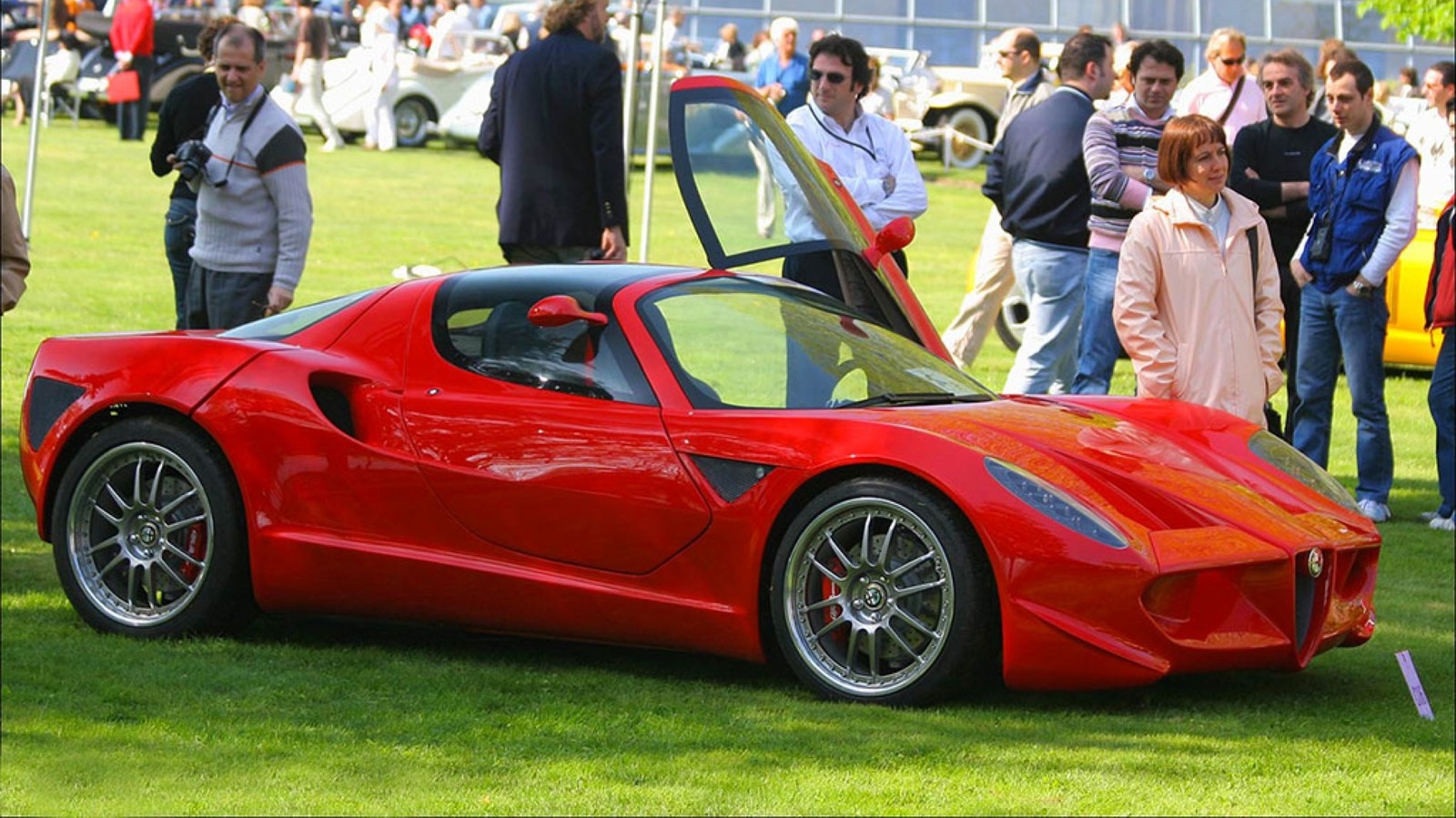 the-alfa-romeo-diva-was-a-beautiful-concept-ahead-of-its-time-slashgear